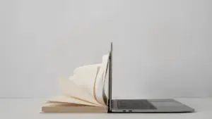 menerbitkan buku gratis laptop