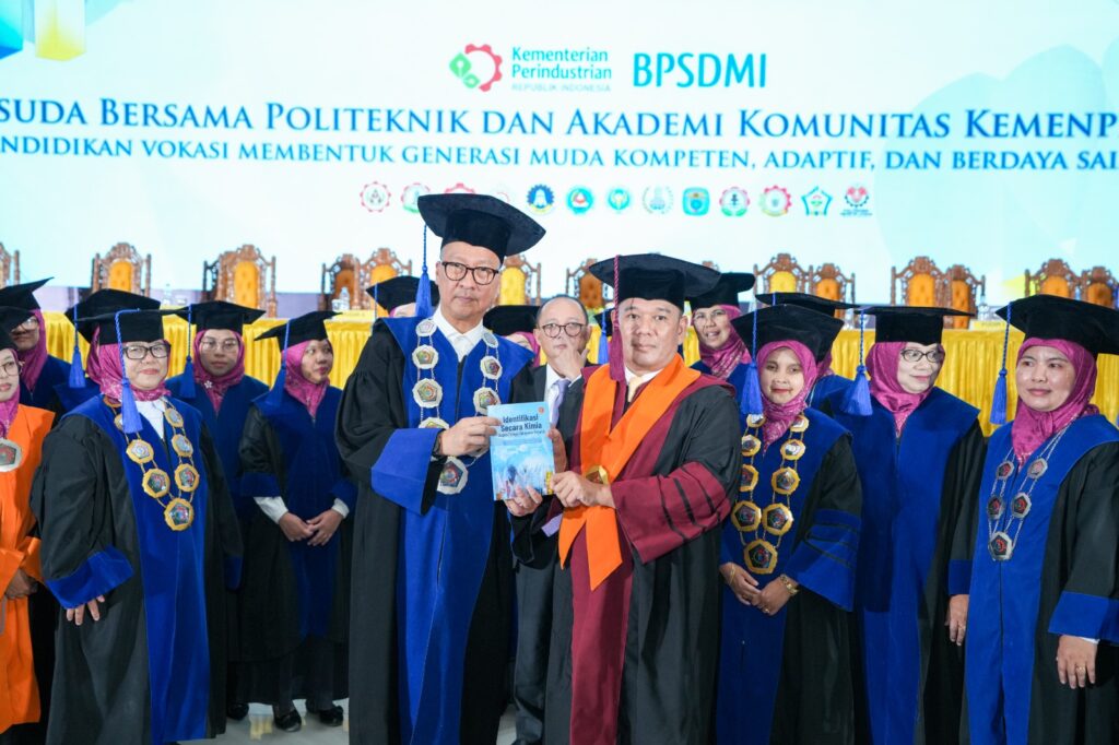 Prof. Dr. Candra Irawan, M.Si