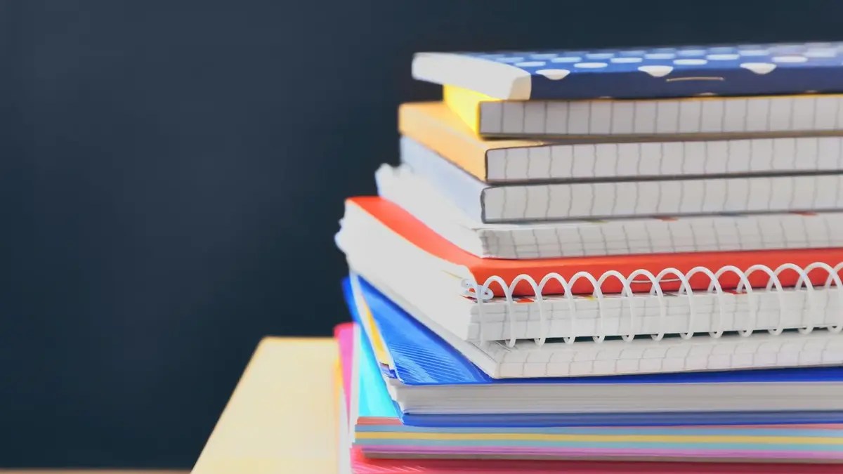 Buku pelajaran adalah