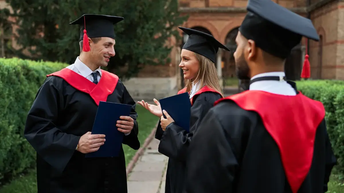 perbedaan diploma dan sarjana