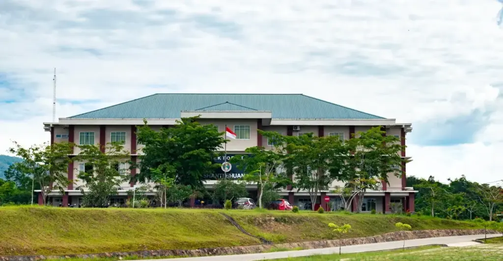 Perbedaan akademi dan universitas