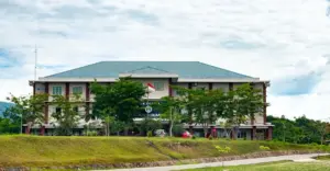 Perbedaan akademi dan universitas
